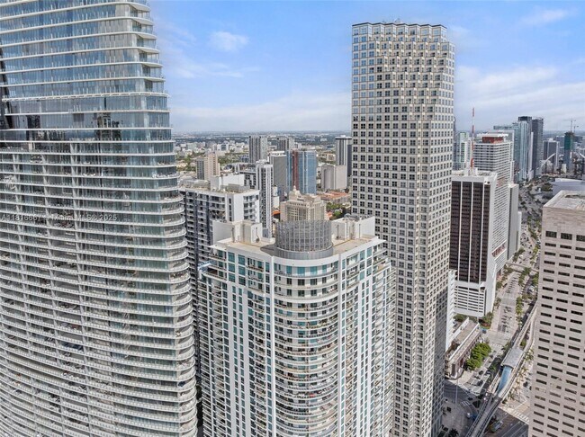 Foto del edificio - 300 S Biscayne Blvd