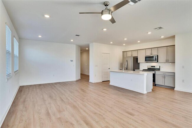 Foto del edificio - 13920 Lubeck Dr