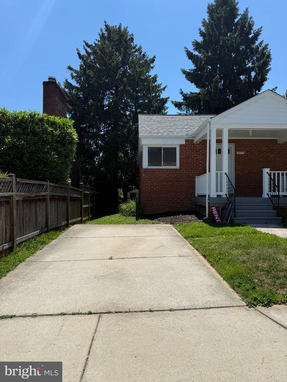 Foto del edificio - 4616 Rosedale Ave