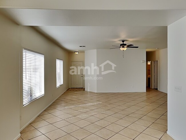 Building Photo - 735 E Drifter Pl