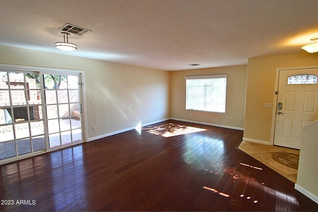 Building Photo - 1250 S Palm St
