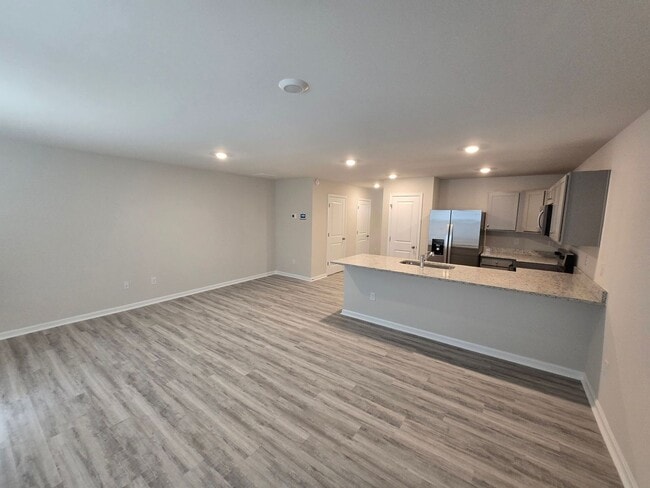 Foto del edificio - MILITARY MOVE-IN SPECIAL: HALF OFF FIRST MONTHS RENT (For military only)