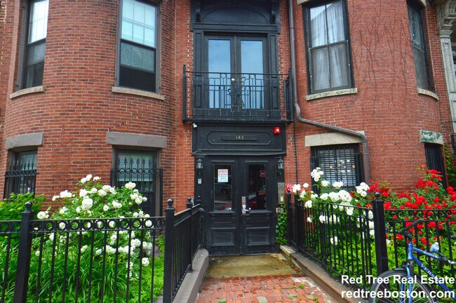 143 Arlington St Unit 33, Boston, MA 02116 Apartment for