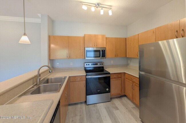 Foto del edificio - 8290 Park Way