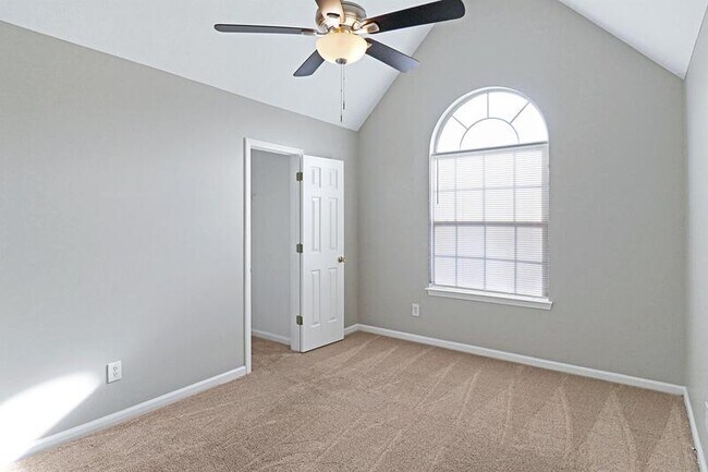 Foto del edificio - 1310 Labrador Ln