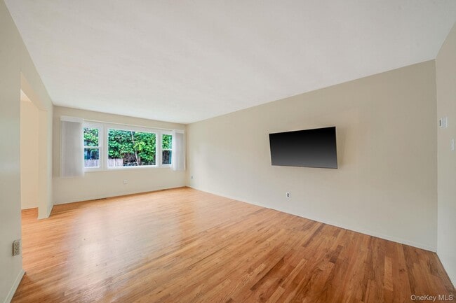 Building Photo - 386A Glen Cove Ave