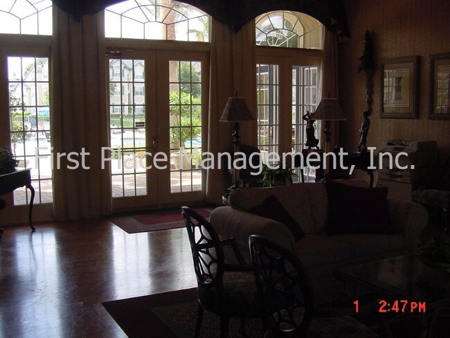 Foto del edificio - 13810 Sutton Park Dr