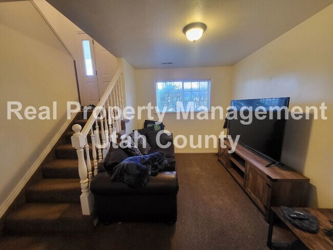 Building Photo - Provo 2 Story 4-Plex