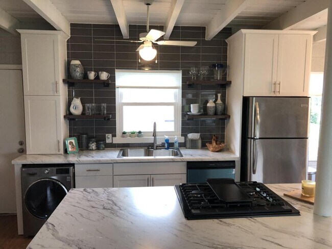 Foto del edificio - 4817 E 13th St