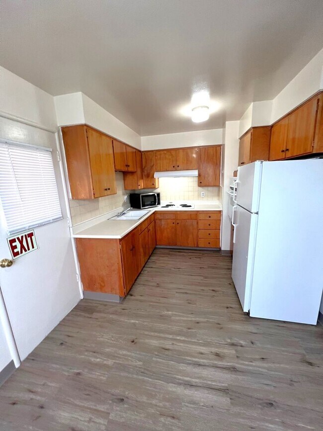 Building Photo - 450 Saint Lawrence Avenue Unit A  - Locate...