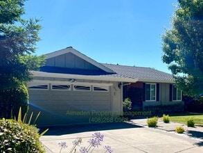 Building Photo - 7025 Queenswood Ct