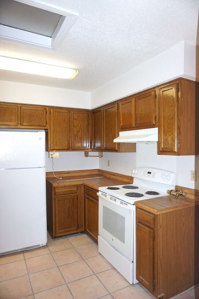 Building Photo - Townhouse in FWB