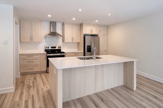 Building Photo - 359 Voyageur Pl