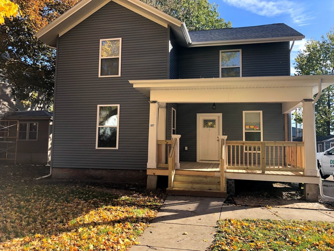 Foto principal - 607 E Chestnut St
