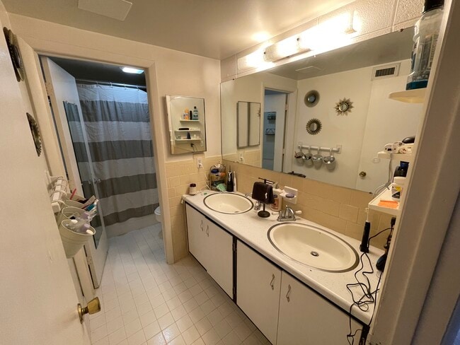 Building Photo - 902 Brightwood Manor Dr