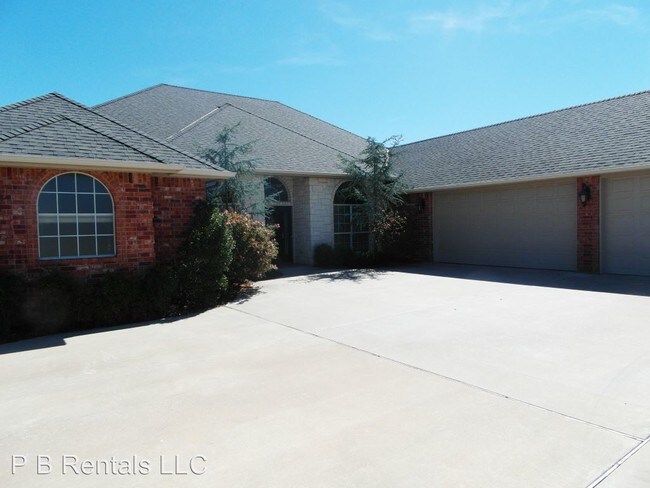 Building Photo - 3 br, 2.5 bath House - 38 NW Sandy Trail Lane