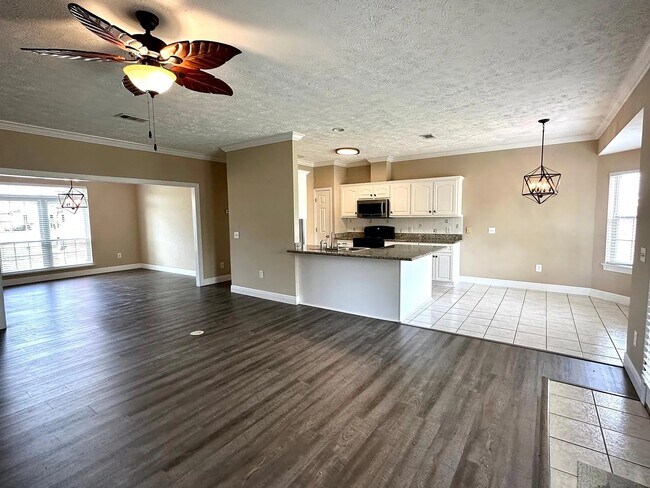 Building Photo - 1305 Sutherland Ct