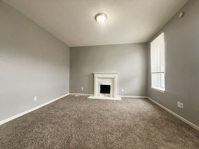 Foto del edificio - 5345 Wells Ave