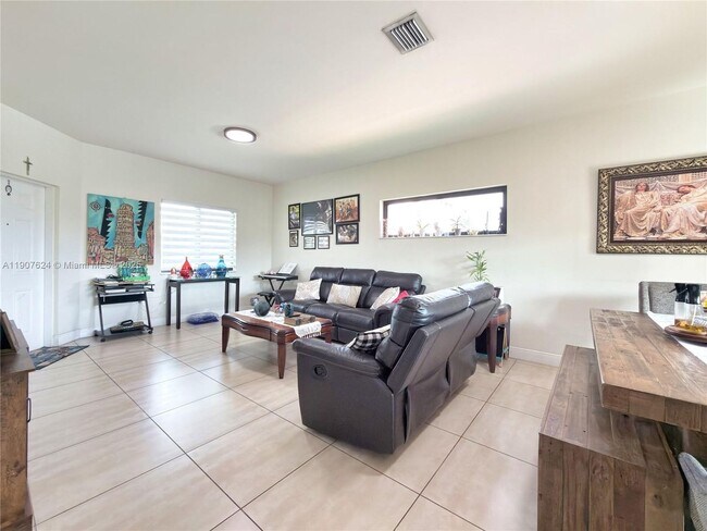 Building Photo - 1053 SW 29th Ct