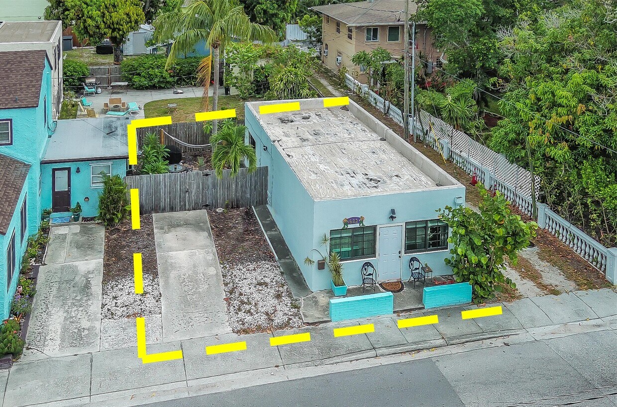 Foto principal - 622 10th Ave N