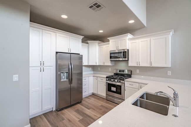 Building Photo - BRAND NEW HURRICANE TOWNHOME - END UNIT