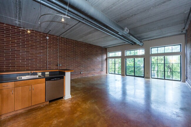 Foto del edificio - Amazing Industrial Studio at 626 N Graham!