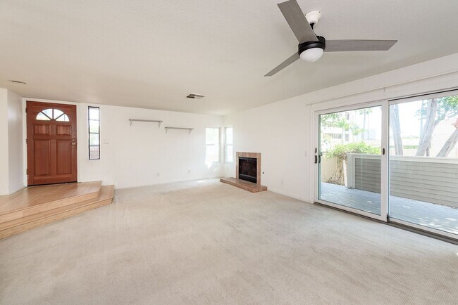 Building Photo - Convenient, Spacious Townhome for Rent in ...