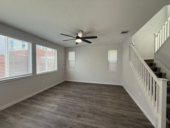 Foto del edificio - Beautiful Newer 4-Bedroom Home