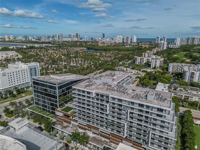 Foto del edificio - 2960 NE 207th St