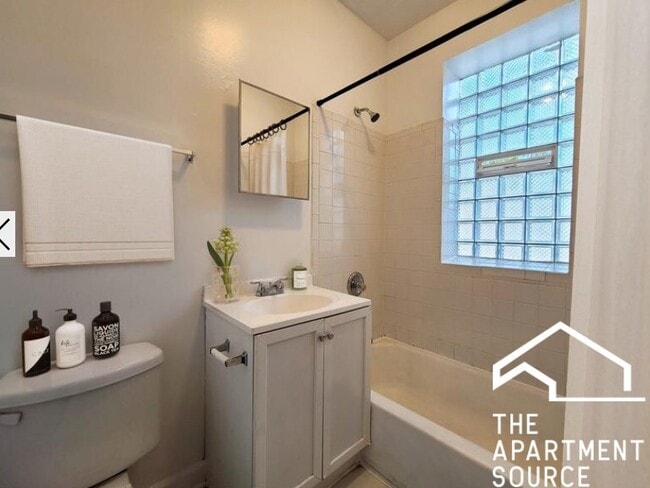 Photo - 628 W Barry Ave Apartment