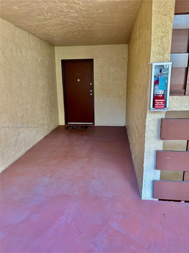 Building Photo - 9015 SW 125th Ave