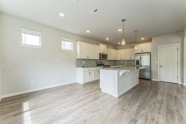 Building Photo - 12367 NW Ashton Dr
