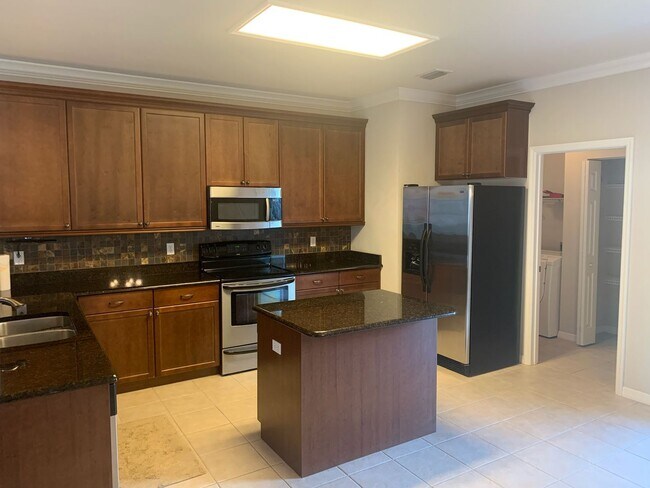 Building Photo - Ellis Park 3 bedroom 2 1/2 bath