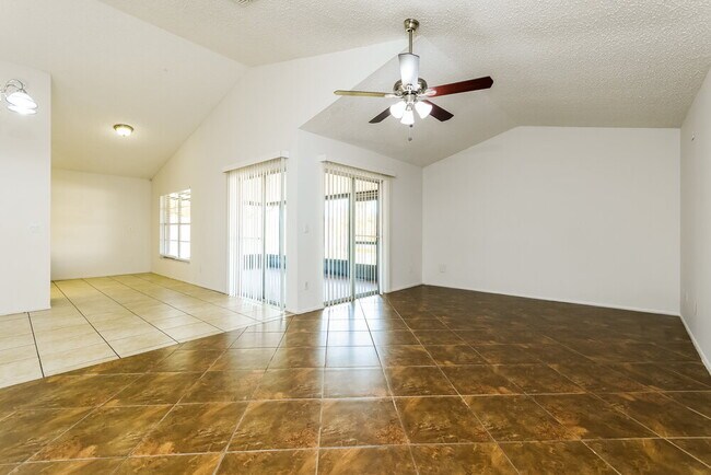 Foto del edificio - 12525 Idaho Woods Ln