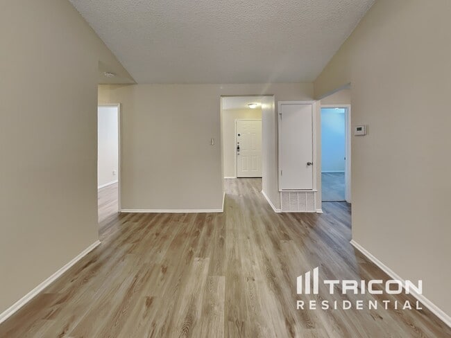 Foto del edificio - 15022 Old Creek St