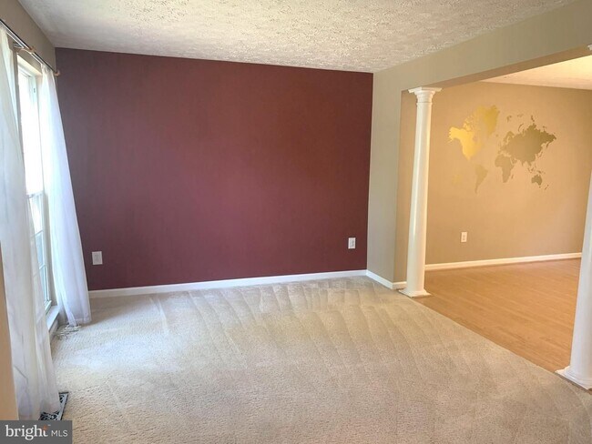 Foto del edificio - Beautiful spacious single family home with...