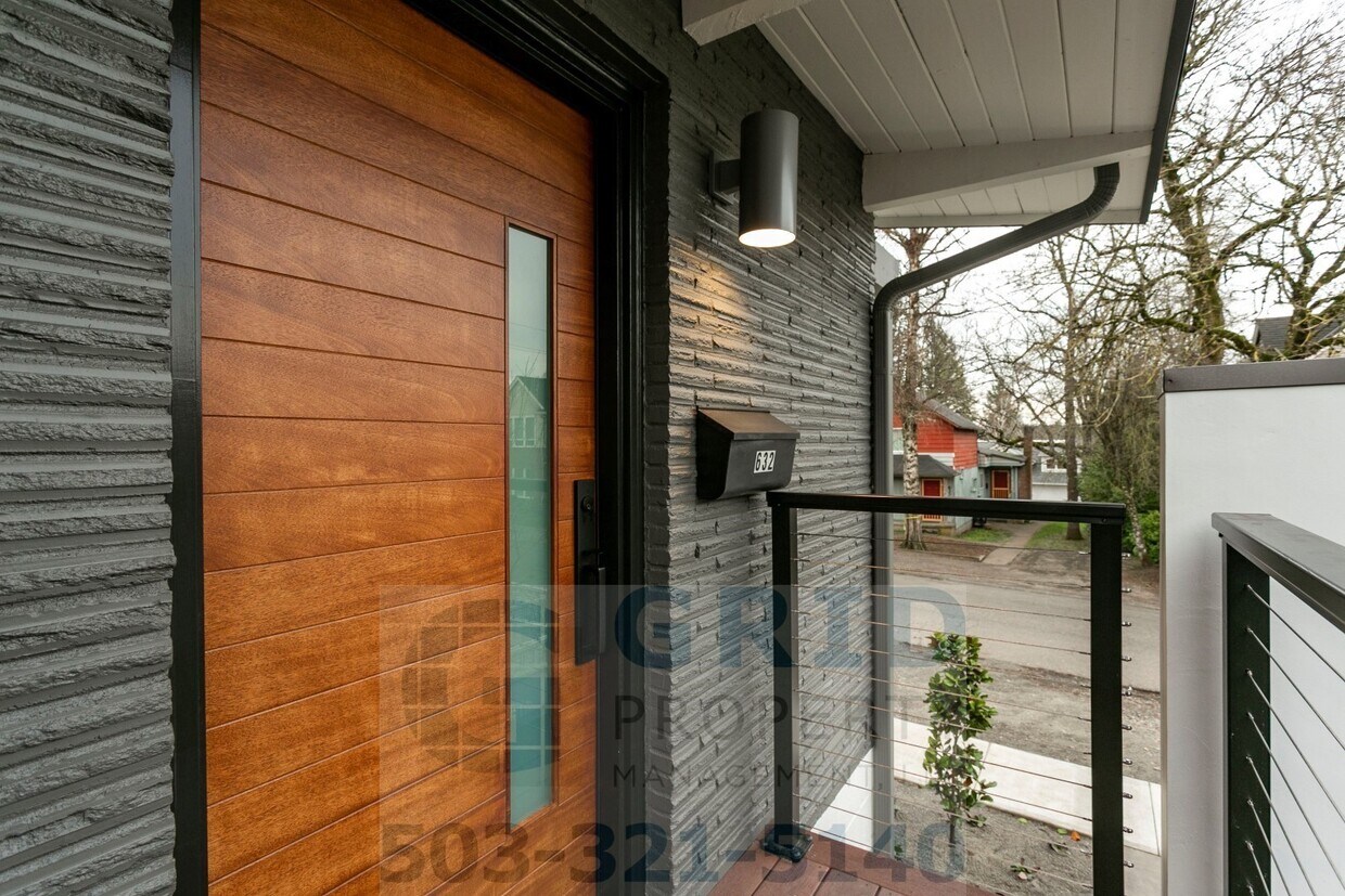 Primary Photo - Gorgeous 2 Bedroom Home Available in Lake ...