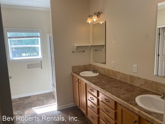 Building Photo - 2 br, 2 bath House - 153 Green Level Road
