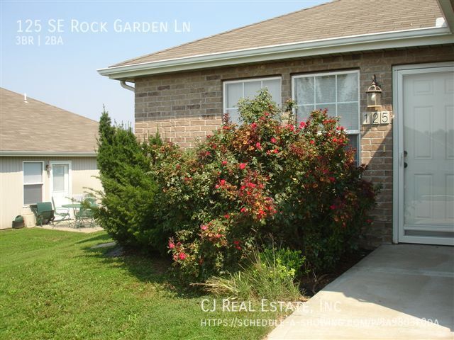 Primary Photo - 125 SE Rock Garden Ln