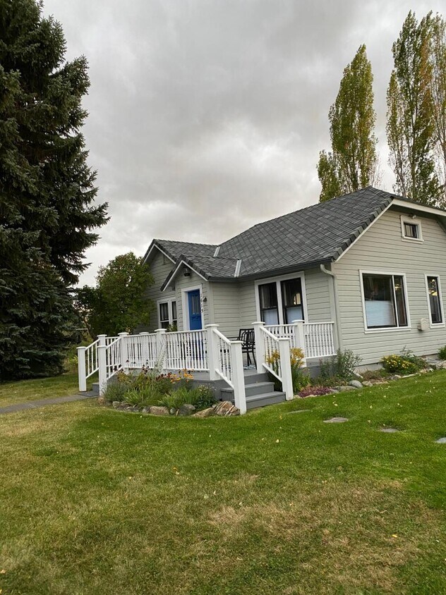 Primary Photo - 1613 Hillcrest Dr