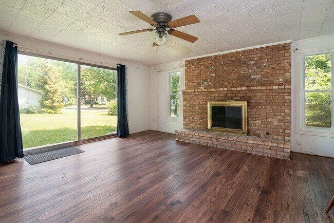 Building Photo - 915 Sheridan Ct