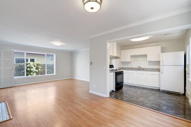 Building Photo - 116 2nd St