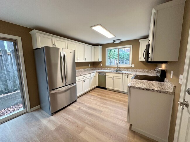 Foto del edificio - Remodeled 3 Bedroom SW Portland Home!