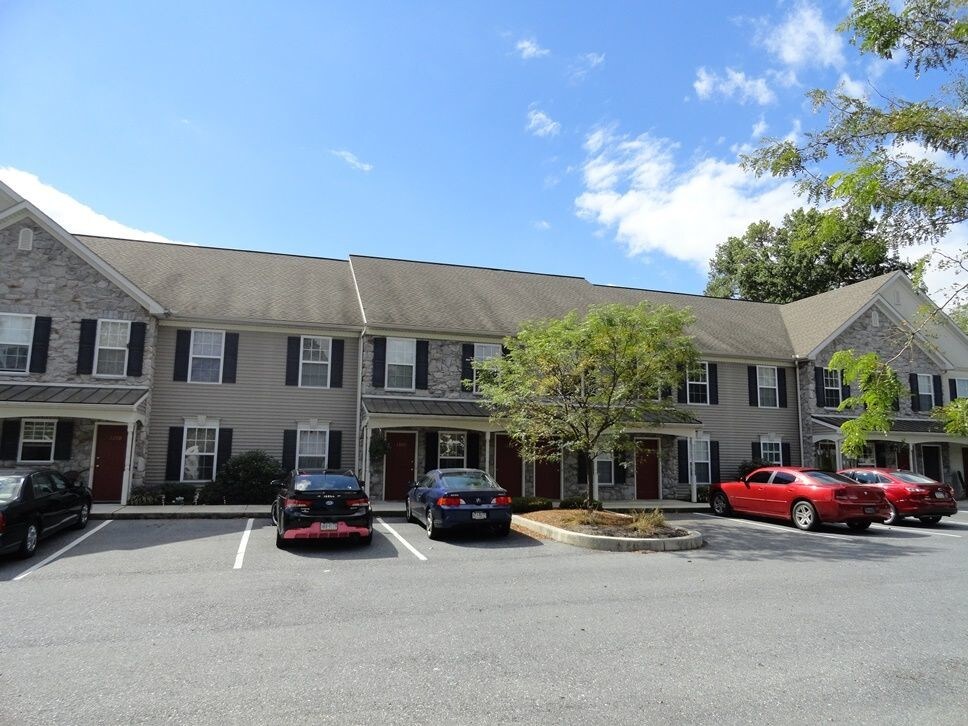 1236 Hammon Ave, Ephrata, PA 17522 Apartment for Rent in Ephrata, PA