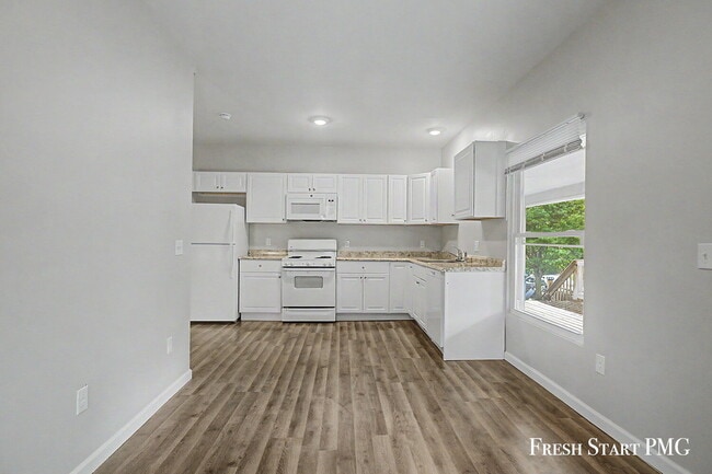 Building Photo - 1266 Clark St