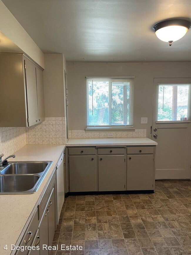Building Photo - 4 br, 2 bath House - 1522 N Lacey St