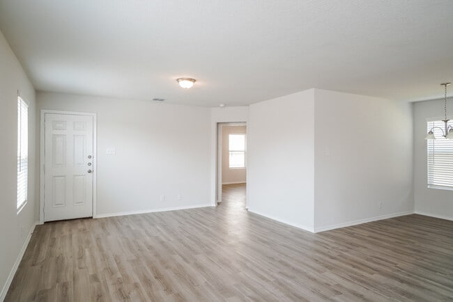 Building Photo - 9318 Green Flora Ct