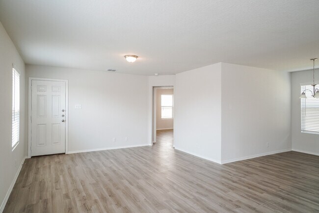 Foto del edificio - 9322 Evening Shade Ct