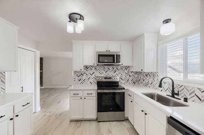 Foto del edificio - 14115 Admiralty Way