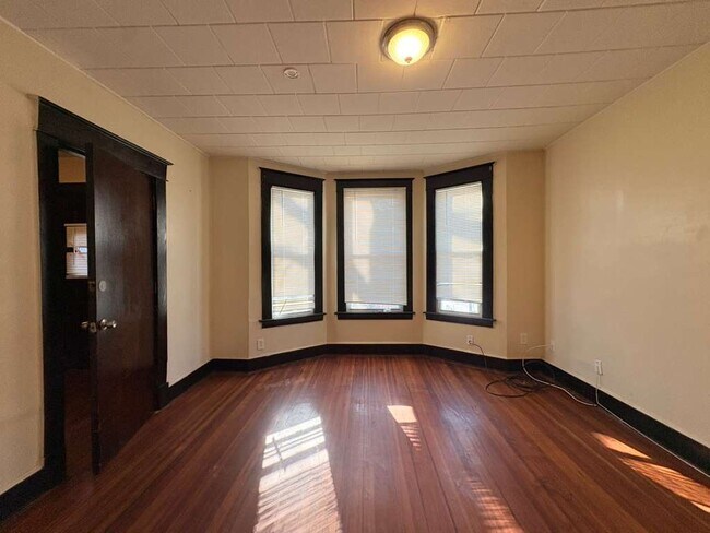 Foto del edificio - 327 Bassett St